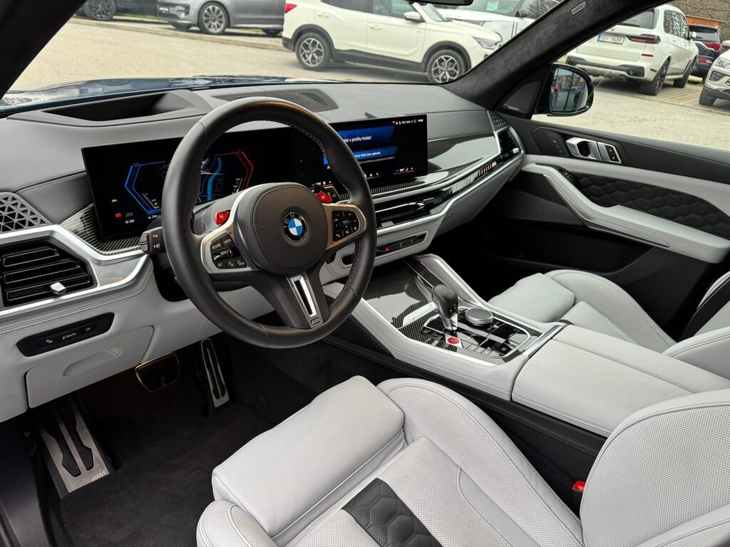 BMW X5 SUV / Terénní 4,4 l 460 kw