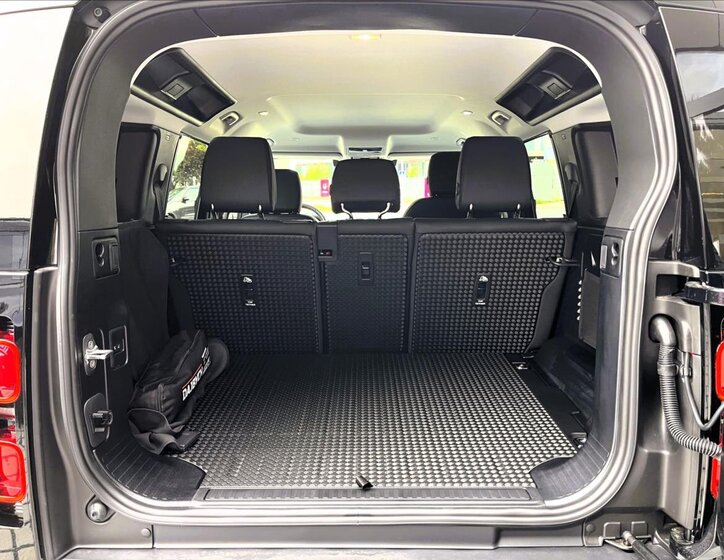 Land Rover Defender SUV / Terénní 3,0 l 147 kw