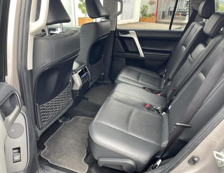 Toyota Land Cruiser 24