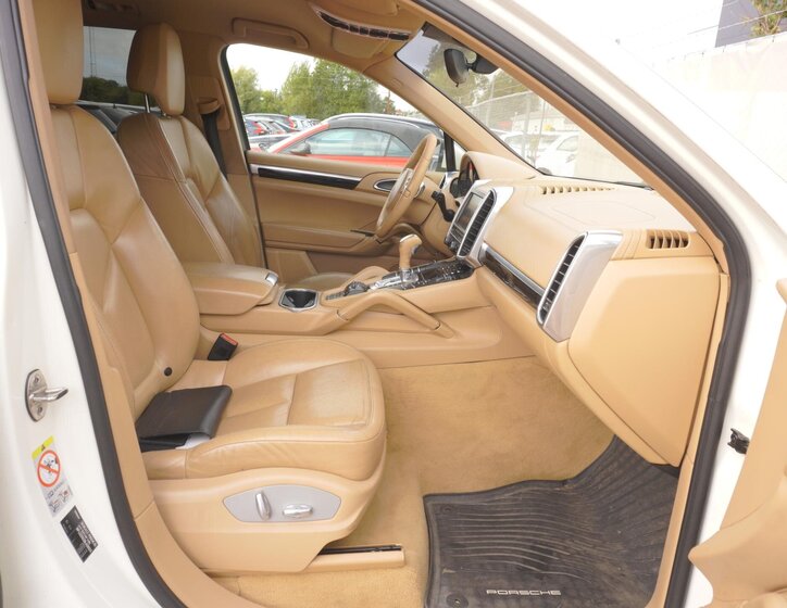 Porsche Cayenne SUV 3,0 l 176 kw