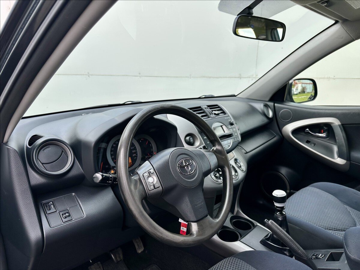 Toyota RAV4 SUV / Terénní 2,2 l 100 kw