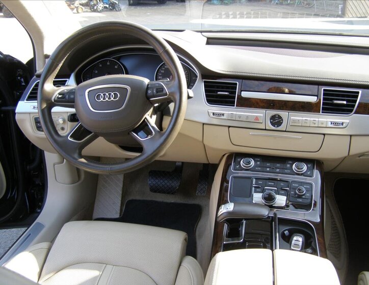 Audi A8 Sedan 6,3 l 368 kw