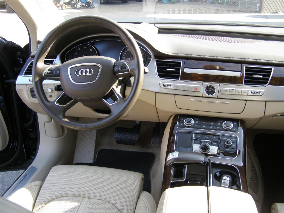Audi A8 Sedan 6,3 l 368 kw