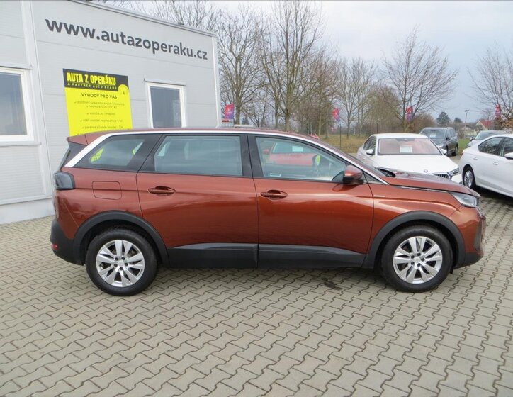 Peugeot 5008 MPV 1,2 l 96 kw