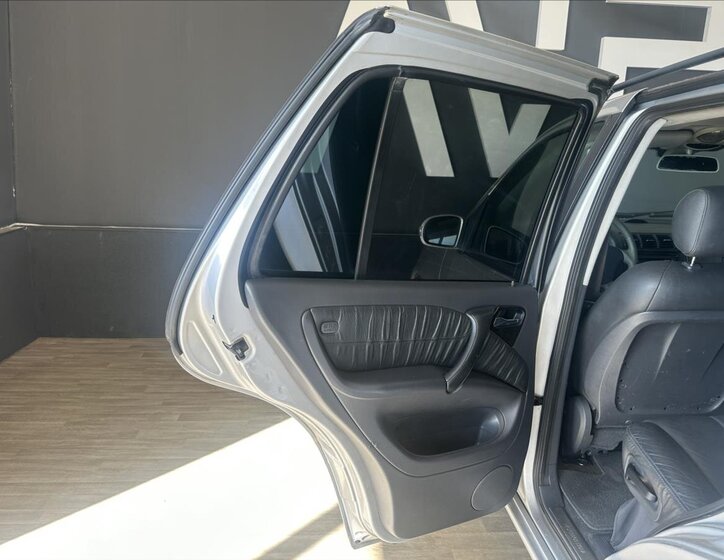 Mercedes-Benz Třídy M SUV / Terénní 2,7 l 120 kw