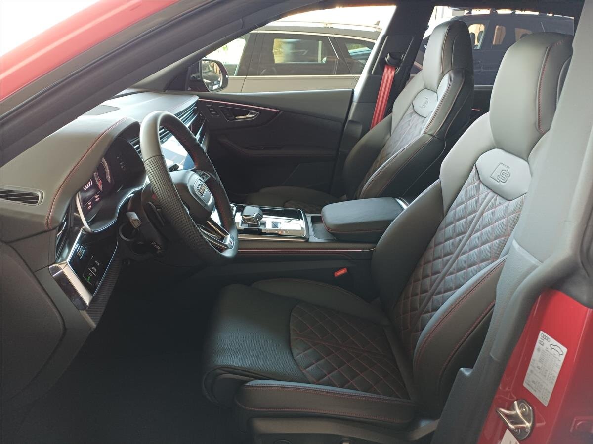 Audi Q8 SUV / Terénní 3,0 l 210 kw