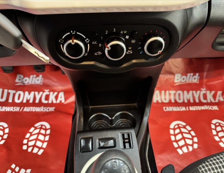 Renault Twingo Hatchback 999,0 52 kw