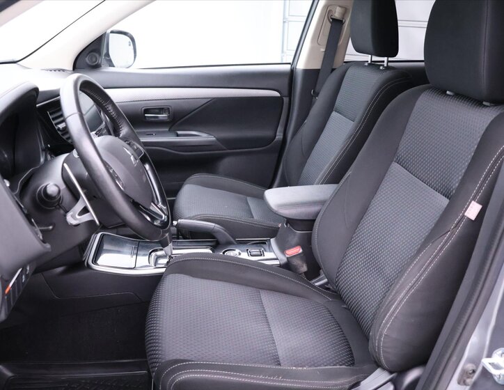 Mitsubishi Outlander SUV / Terénní 2,0 l 110 kw