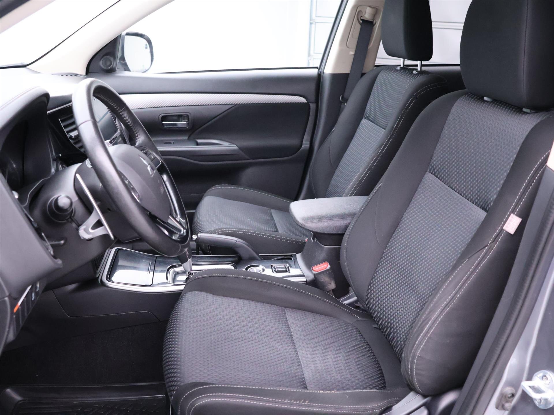 Mitsubishi Outlander SUV / Terénní 2,0 l 110 kw