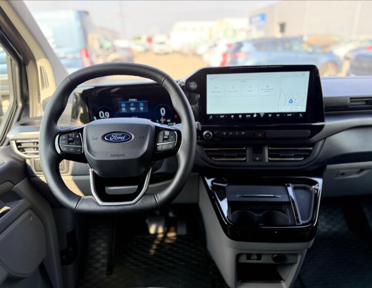 Ford Tourneo Custom 25