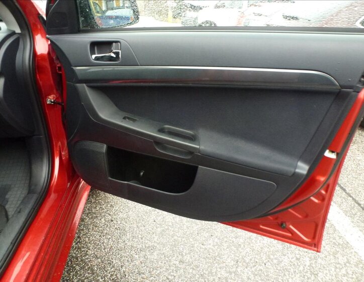 Mitsubishi Lancer Hatchback 2,0 l 217 kw