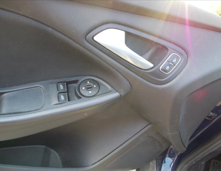Ford Focus Hatchback 999,0 74 kw