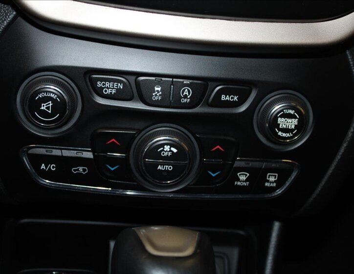 Jeep Cherokee SUV / Terénní 2,2 l 136 kw