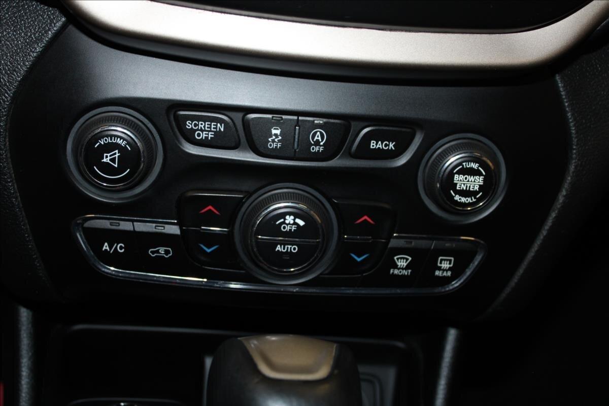 Jeep Cherokee SUV / Terénní 2,2 l 136 kw