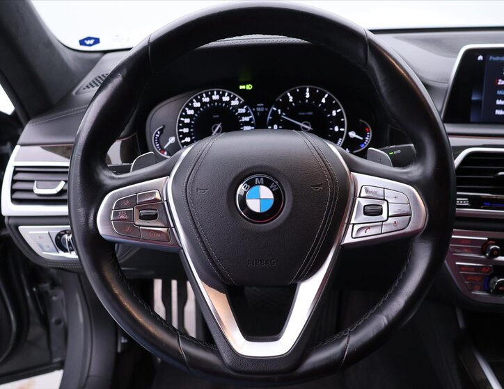 BMW Řada 7 Sedan 4,4 l 330 kw