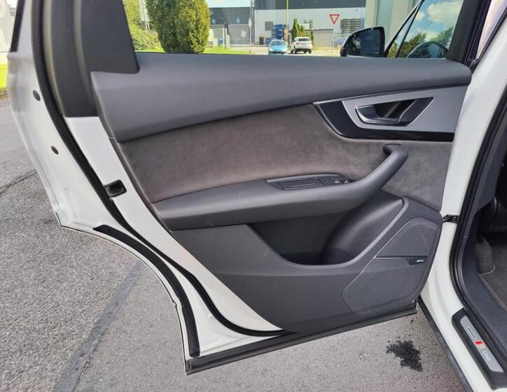 Audi Q7 17