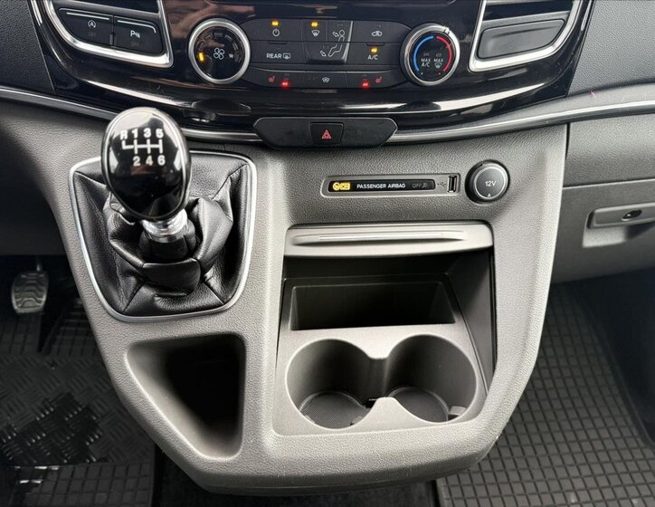 Ford Tourneo Custom 27