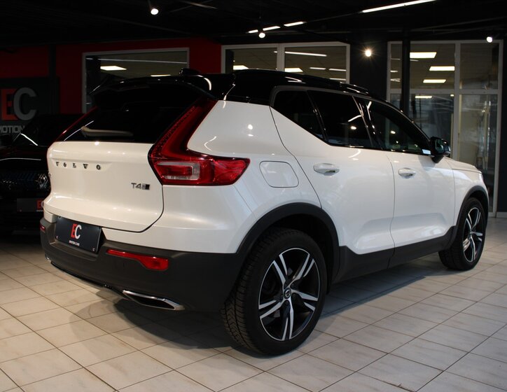 Volvo XC40 SUV / Terénní 2,0 l 140 kw