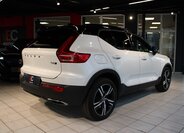 Volvo XC40 SUV / Terénní 2,0 l 140 kw