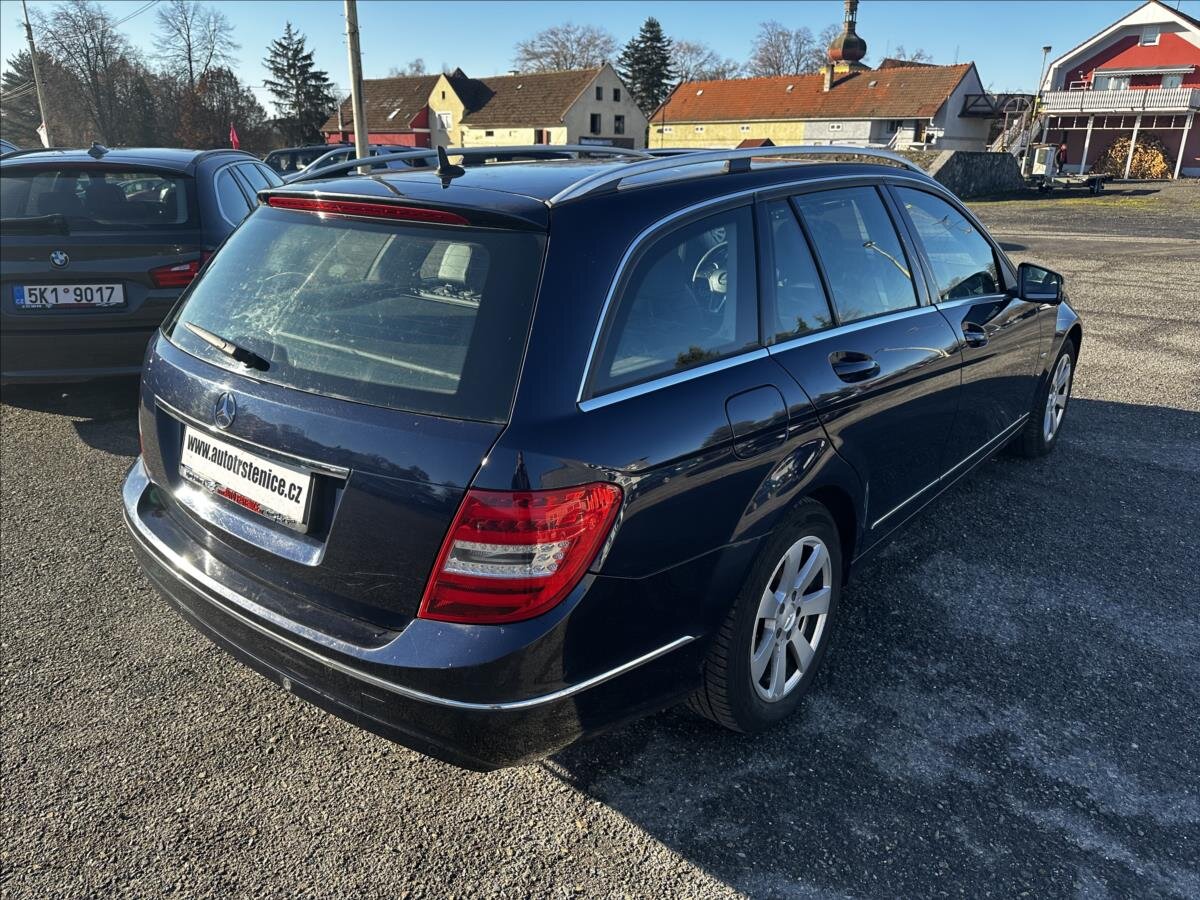 Mercedes-Benz Třídy C Kombi 2,1 l 100 kw