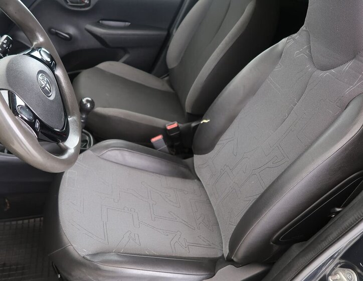 Toyota Aygo Hatchback 998,0 53 kw