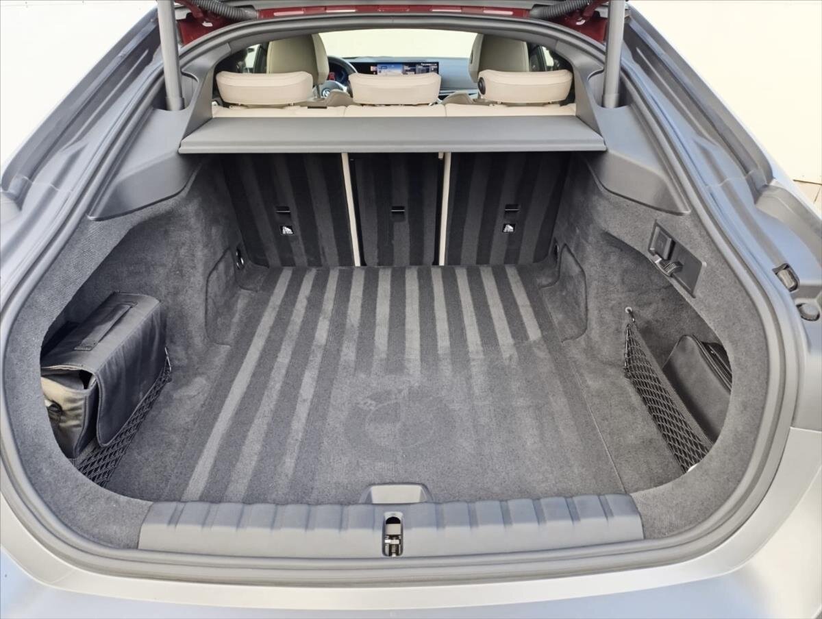 BMW i4 Sedan / Limuzína 0,0 400 kw