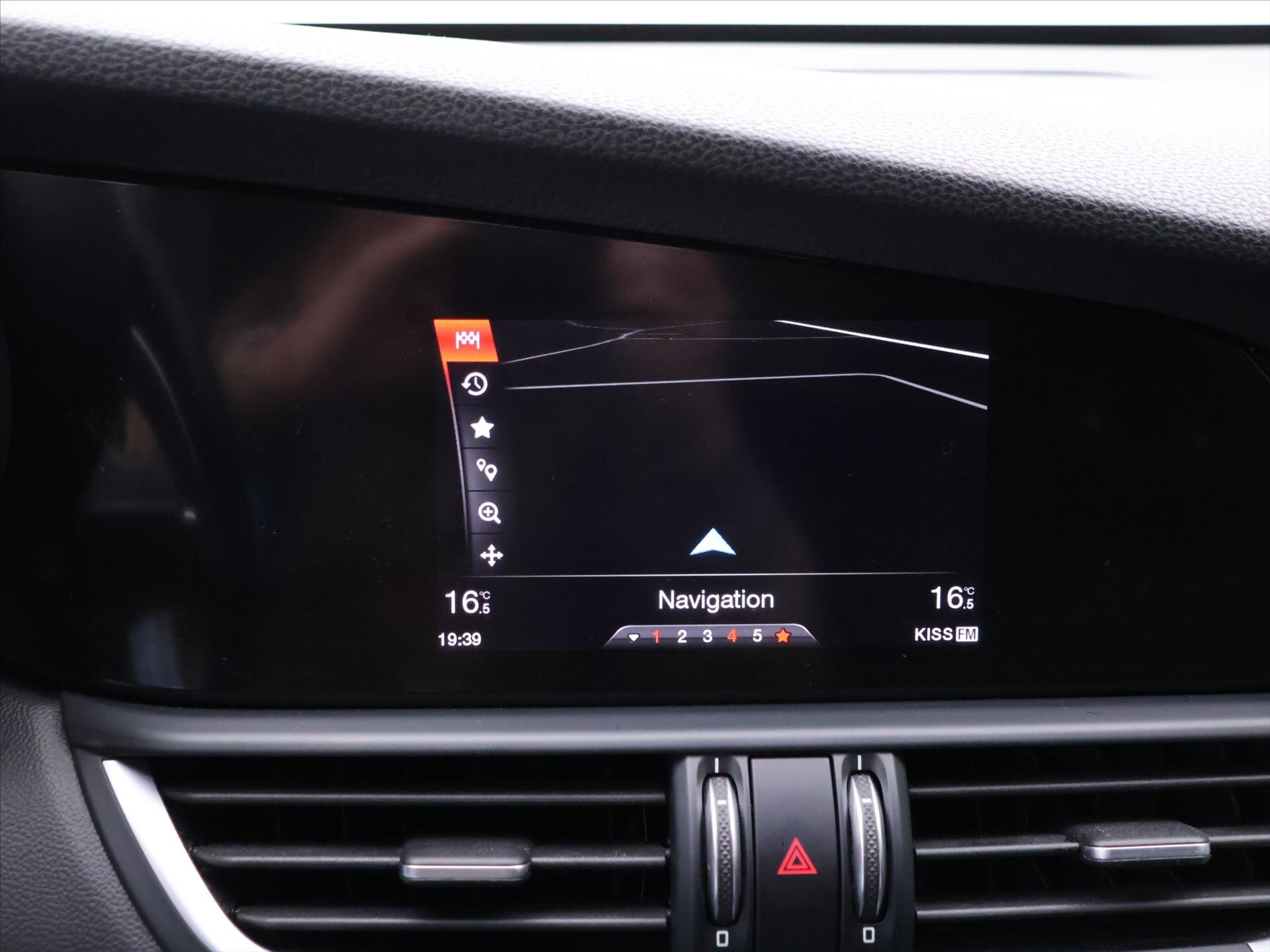 Alfa Romeo Giulia Sedan / Limuzína 2,1 l 110 kw