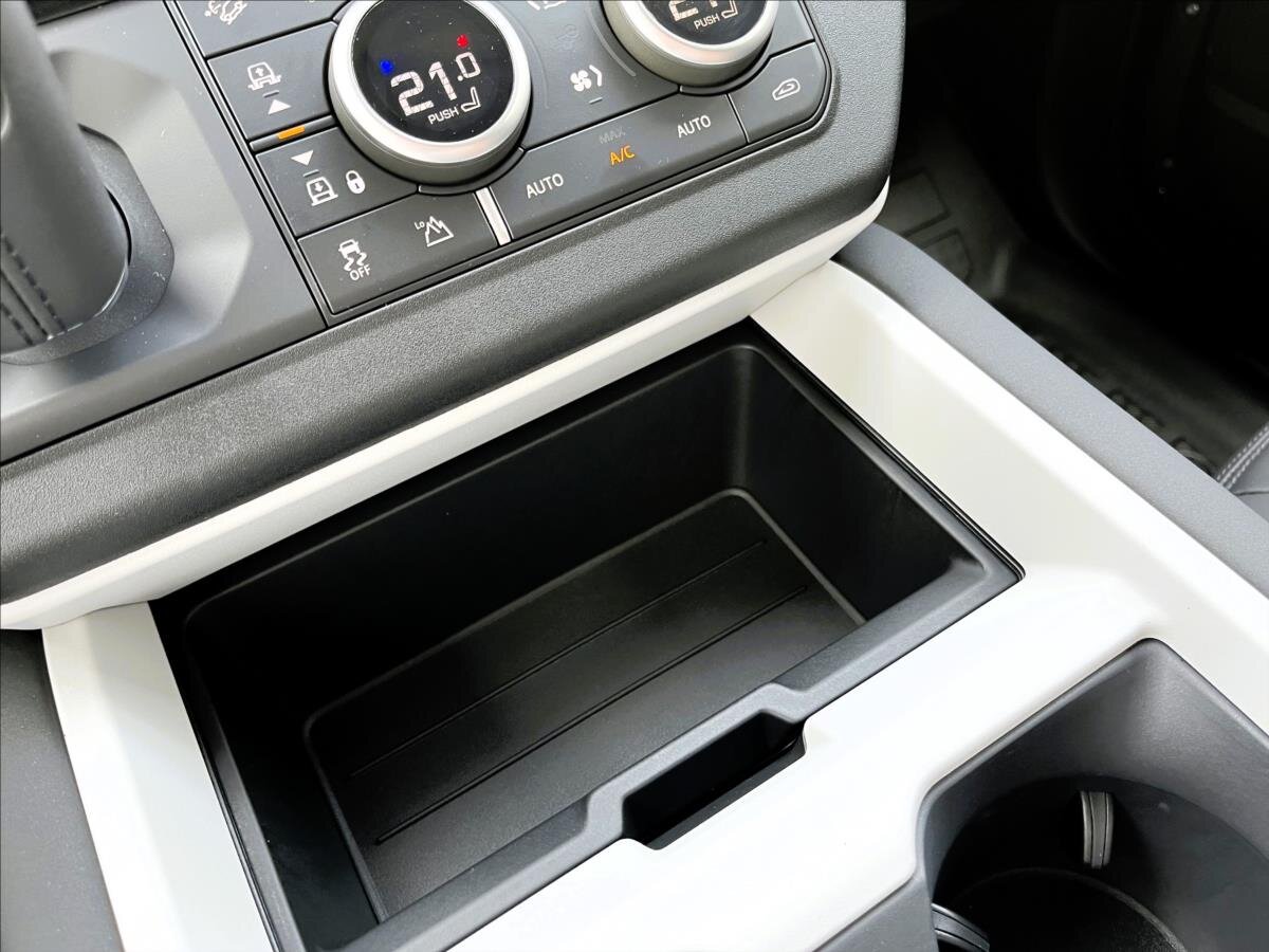 Land Rover Defender SUV / Terénní 3,0 l 147 kw