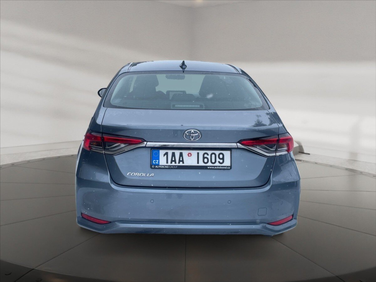Toyota Corolla Sedan / Limuzína 1,5 l 92 kw