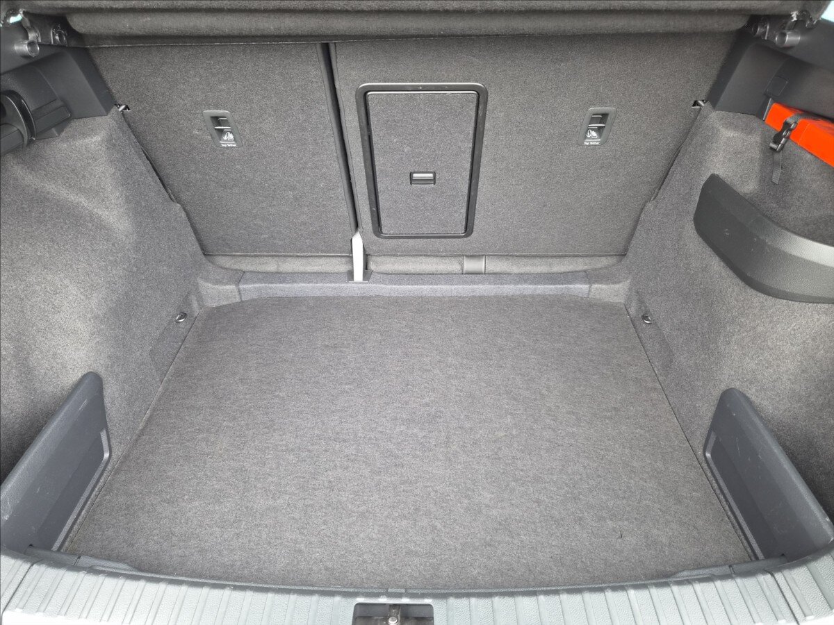 Škoda Karoq SUV / Terénní 1,5 l 110 kw