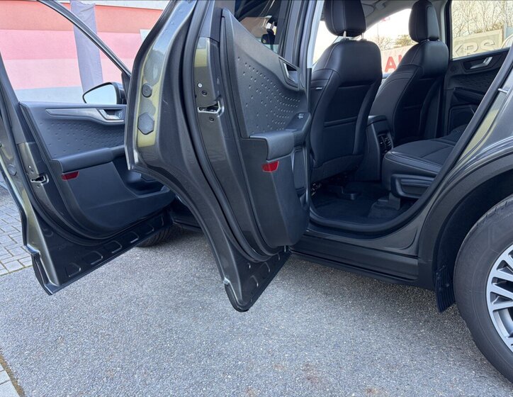 Ford Kuga SUV / Terénní 2,5 l 165 kw