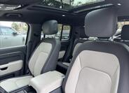 Land Rover Defender 25