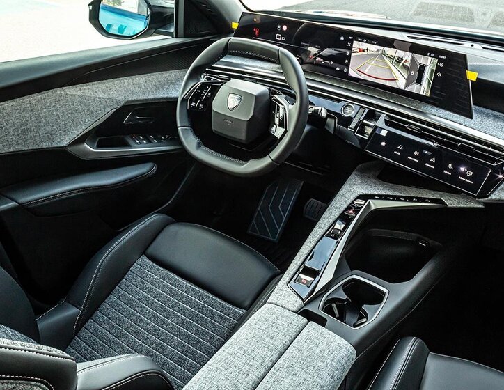 Peugeot 3008 SUV 1,2 l 107 kw