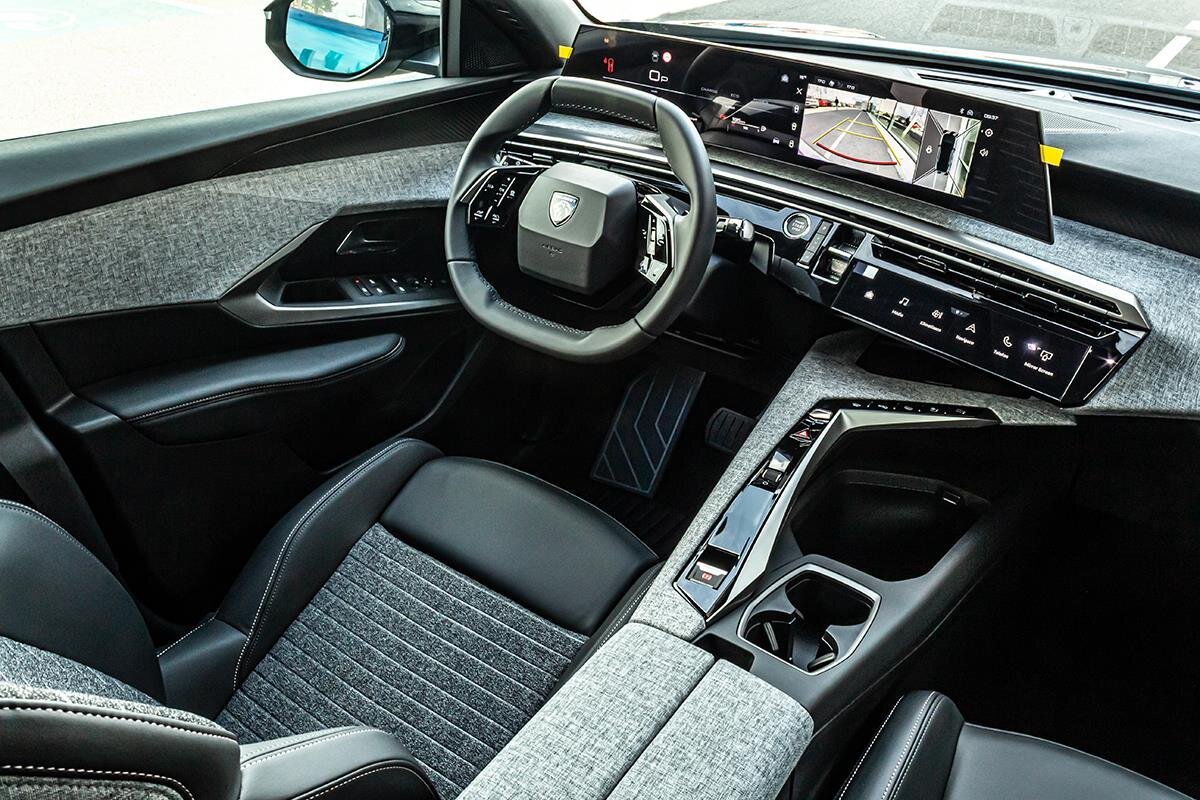 Peugeot 3008 SUV 1,2 l 107 kw