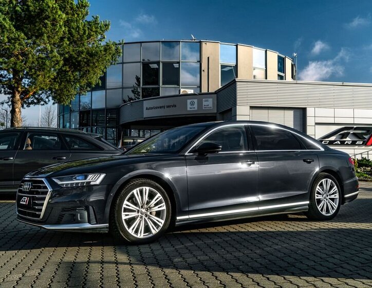 Audi A8 26