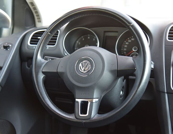 Volkswagen Golf 24