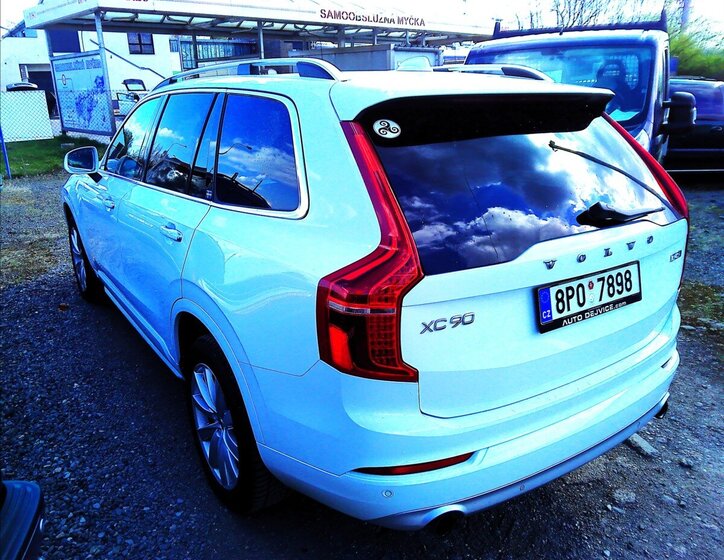 Volvo XC90 SUV / Terénní 2,0 l 173 kw