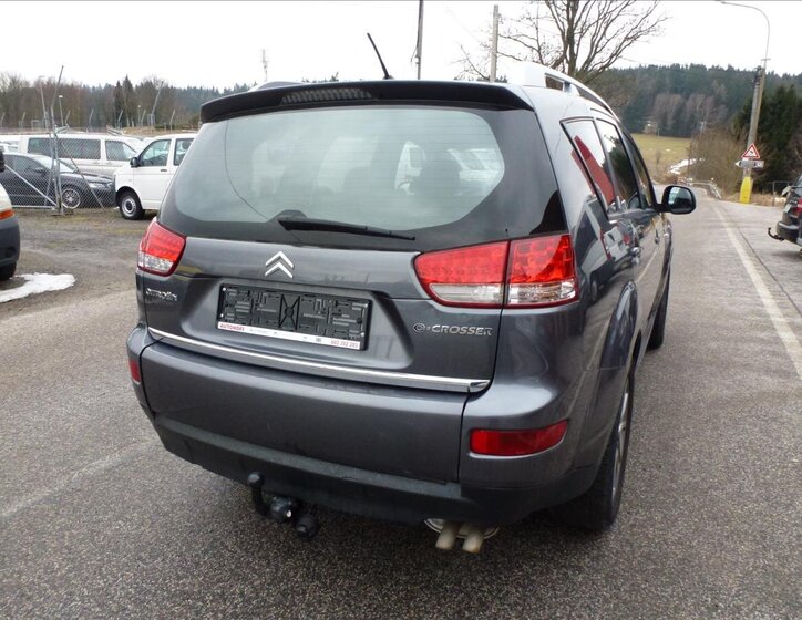 Citroën C-Crosser SUV / Terénní 2,2 l 115 kw
