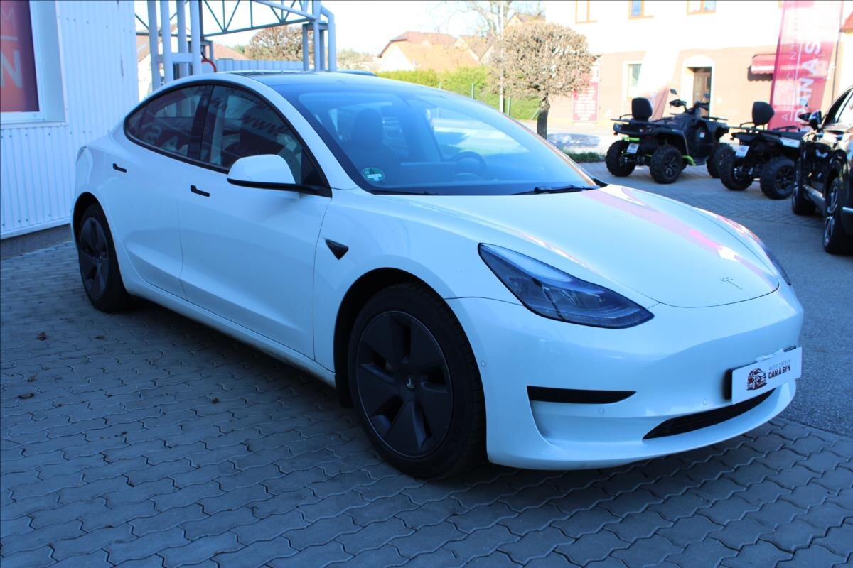 Tesla Model 3 Sedan / Limuzína 0,0 208 kw