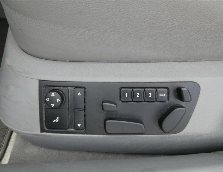 Volkswagen Phaeton Sedan / Limuzína 3,0 l 171 kw