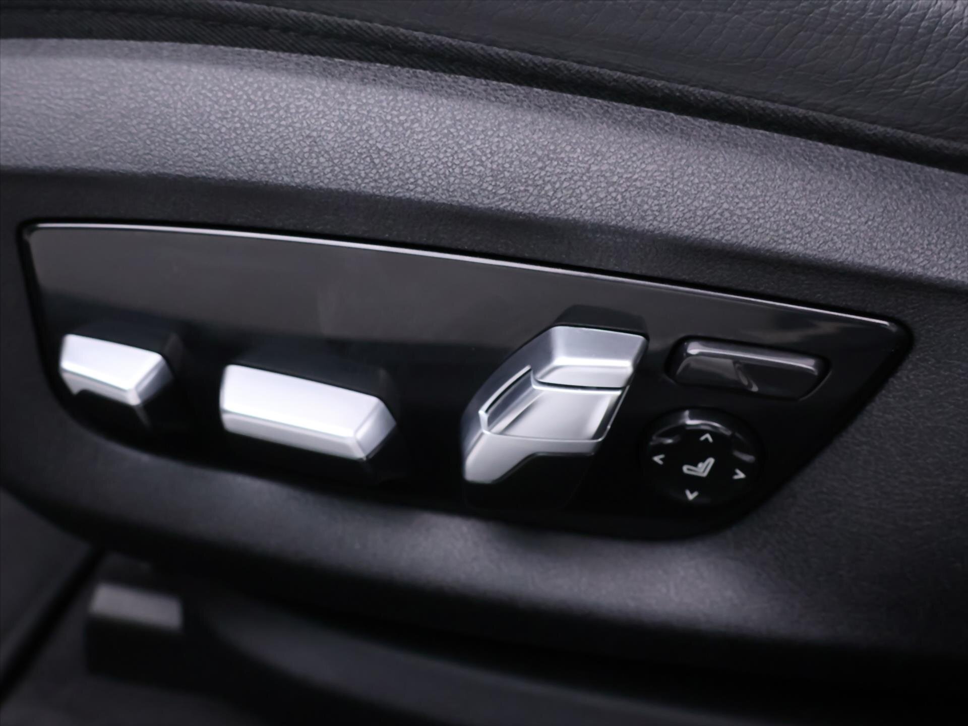 BMW Řada 5 Sedan / Limuzína 4,4 l 390 kw