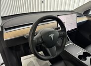 Tesla Model Y 16
