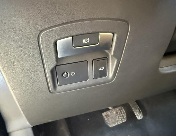 Land Rover Range Rover Velar 13