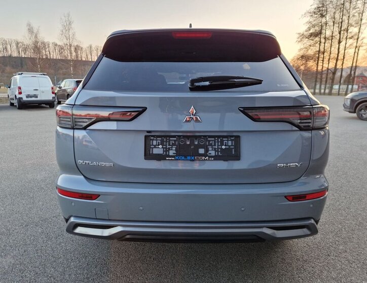 Mitsubishi Outlander SUV / Terénní 2,4 l 225 kw