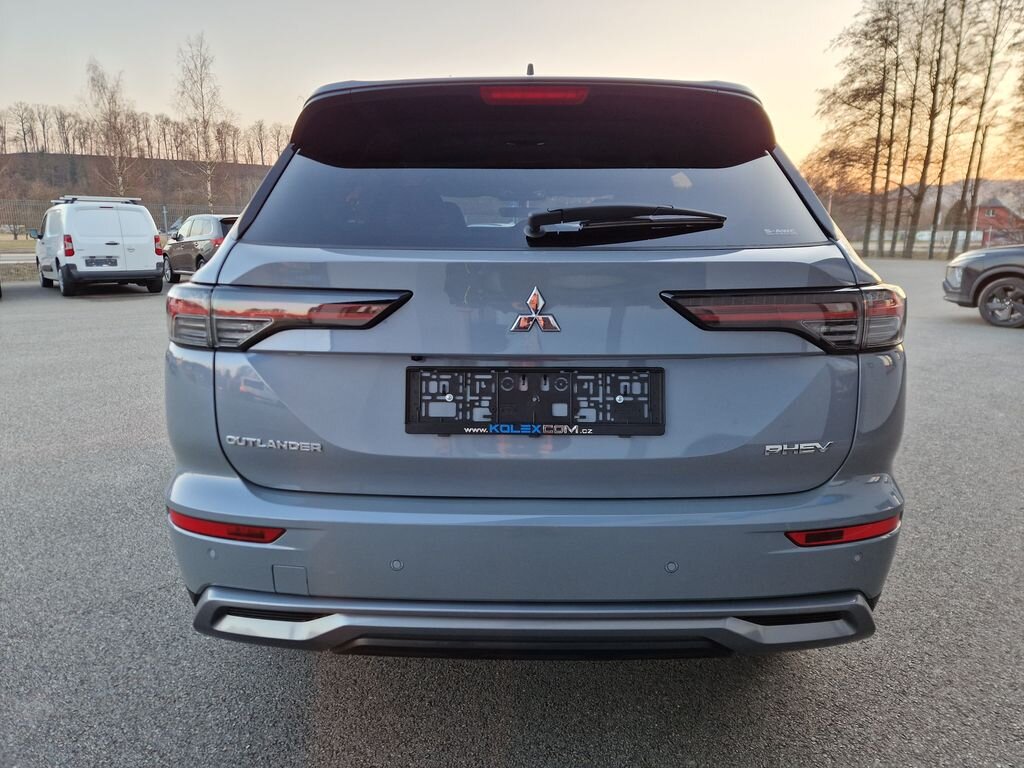 Mitsubishi Outlander SUV / Terénní 2,4 l 225 kw