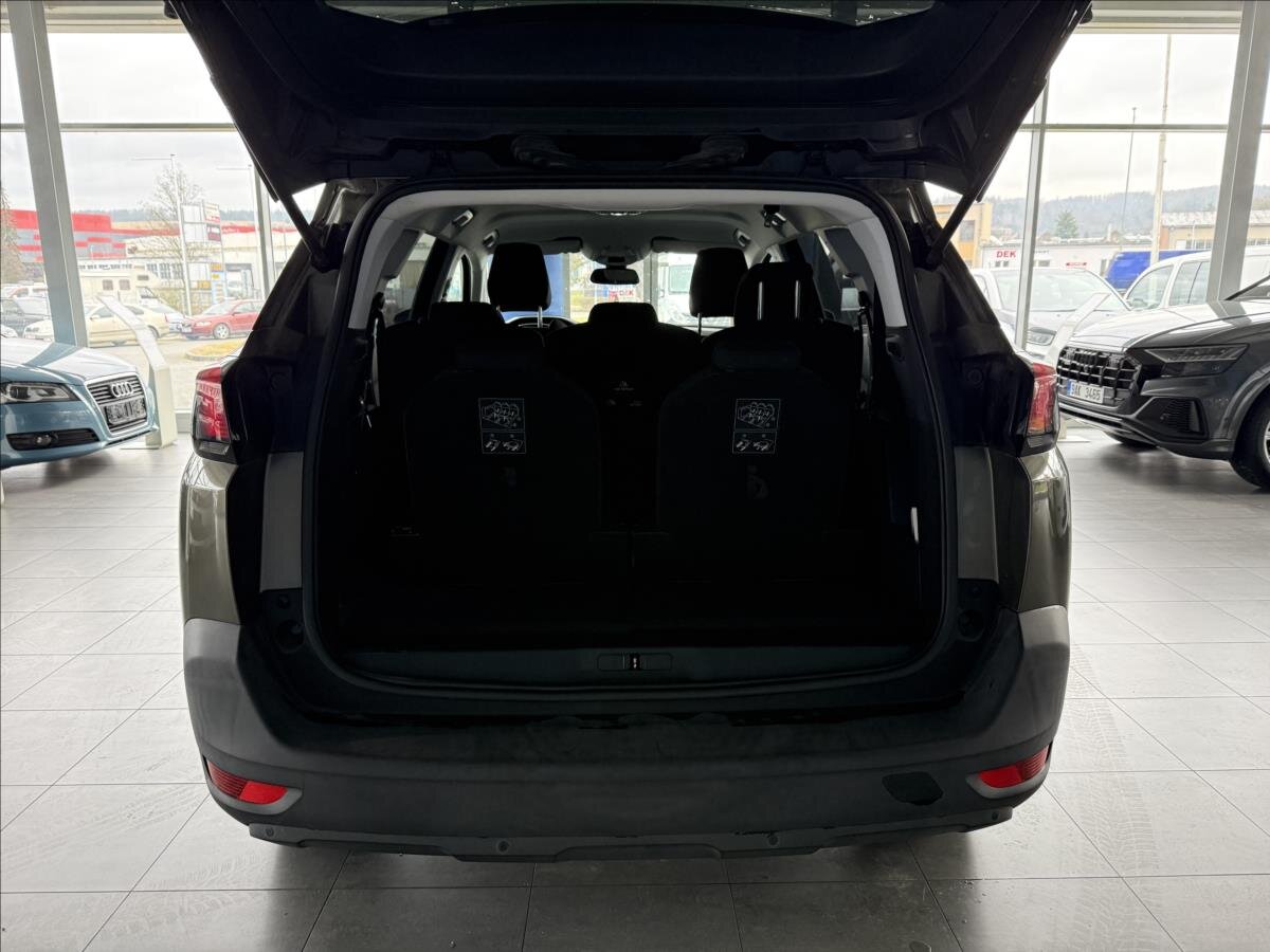 Peugeot 5008 SUV 2,0 l 110 kw