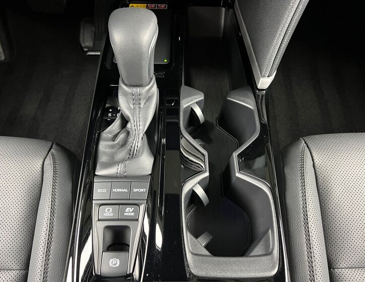 Toyota Camry Sedan / Limuzína 2,5 l 169 kw