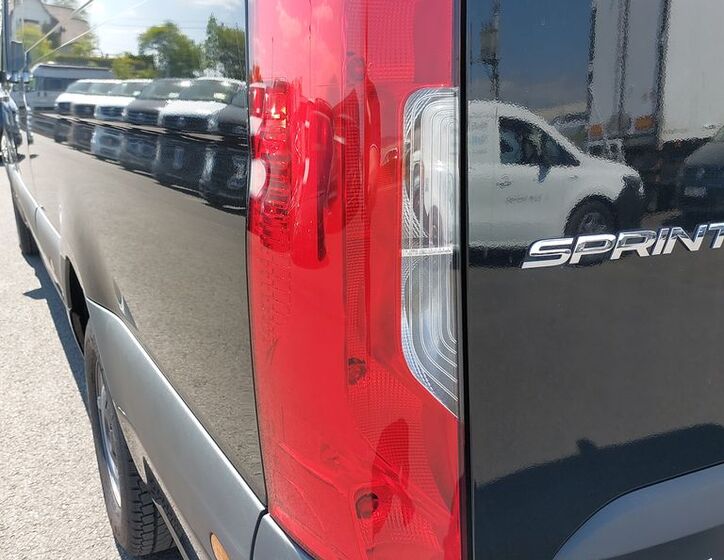 Mercedes-Benz Sprinter 13