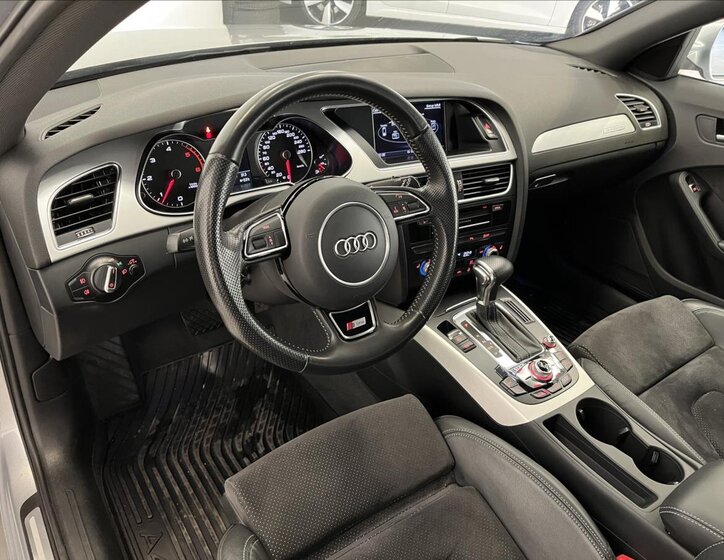 Audi A4 Kombi 2,0 l 140 kw