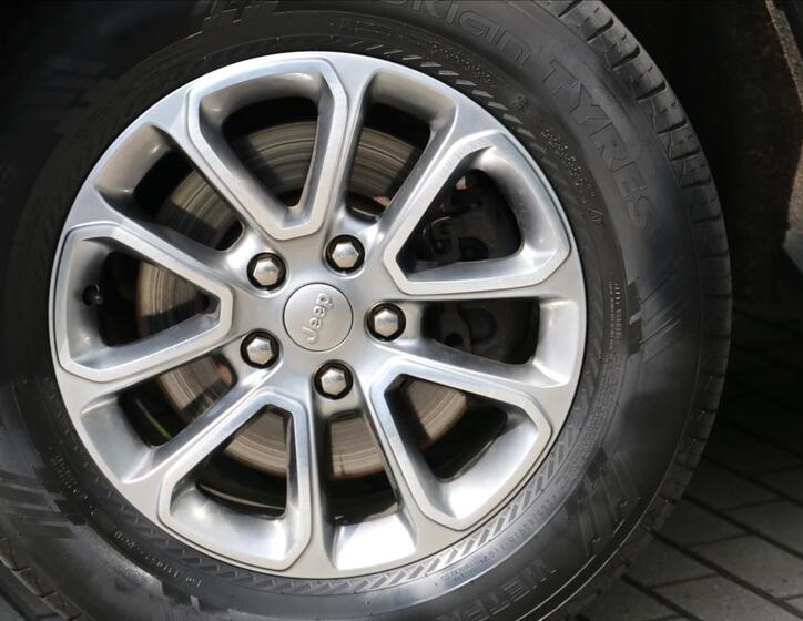 Jeep Grand Cherokee 9